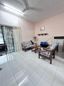 Townhouse For Rent in Cheng,MLK