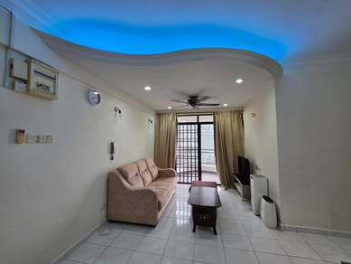 Condominium For Rent in E-Park Condominium