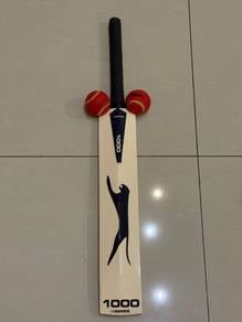 Slazenger Cricket Bat + 2 Balls