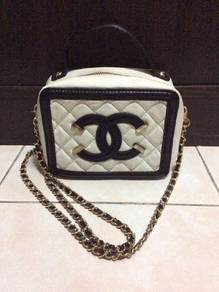 C h a n e l Vanity Case Bag