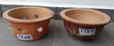 Clay flower pot 2 unit (18x9cm) (17x9cm ) (Used)