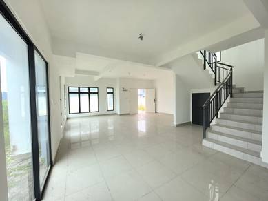 Semi-Detached House For Sale in Cheng,MLK