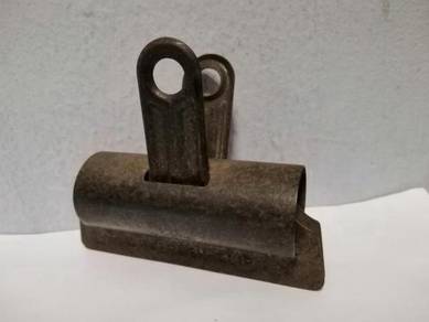 Old Waverley Metal Clip