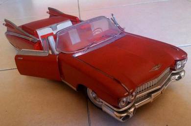 Dy Maisto 1959 Red Cadillac Eldorado Biarritz 1/18