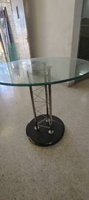 TABLE Glass