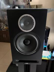 ELAC Debut Reference DBR62 Bookshelf Speakers