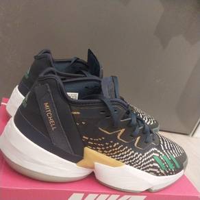 Adidas D.O.N. Issue #4 Team Navy – US 10.5 / UK 10