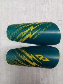 Shin Pad Bola Sepak Puma