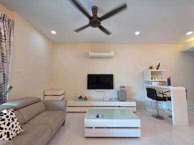 Condominium For Rent in One World 2 (1-Sky)
