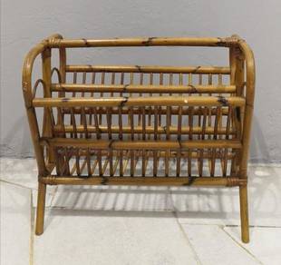 Rak majalah vintage rattan magazine rack