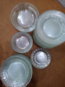 Set pinggan kaca