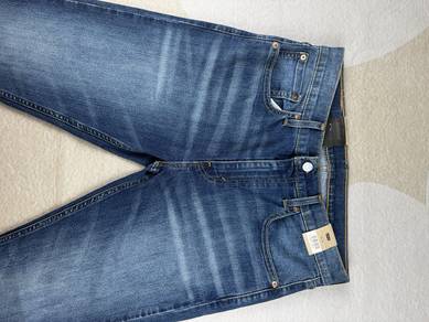 LEVIS’S 512 Slim Taper Jeans.