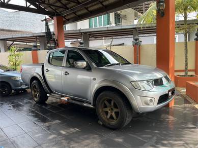 Mitsubishi Triton in Bertam, PNG