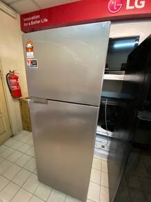 TOSHIBA 480L Inverter Refrigeartor terpakai 5j1n2