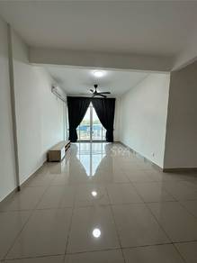 Condominium For Rent in Royale Infinity