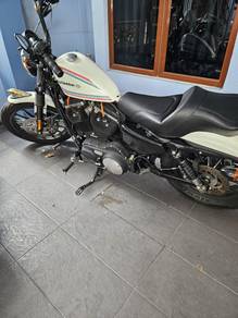 Harley-Davidson 883 Roadster
