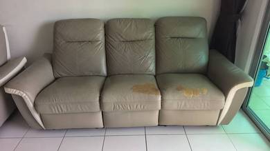 3 seaters sofa (2 recliner)