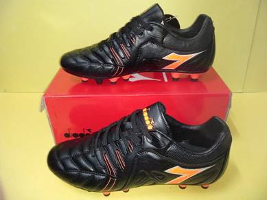ITEM BARU_Kasut Bola Soccer Shoes DIADORA size 43