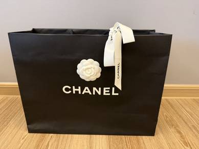 Chanel large paper bag with ribbon and flower 2