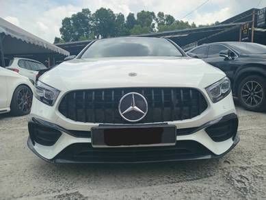 Mercedes Benz A250 250 AMG LINE in Desa Petaling, KUL