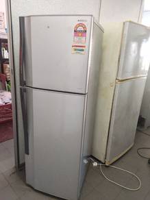 Peti Sejuk 2 Pintu toshiba