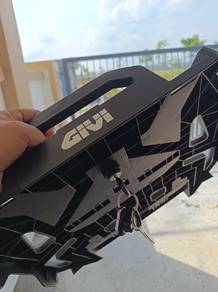 Cargo Plate GIVI untuk Rider Delivery