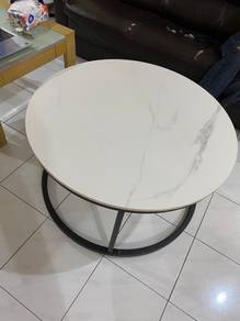 Round marble coffee table