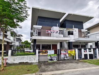 Semi-Detached House For Sale in Rawang,SGR