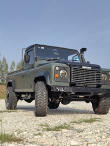 Land Rover Defender 90 in Nilai, NSN