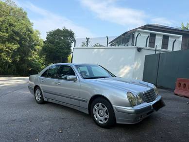 Mercedes Benz E200 200 CLASSIC (CBU) in KL City, KUL