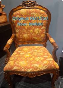 Used Premium Classic Solidwood Chair (Fabric)