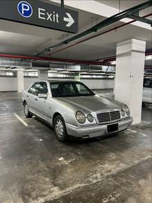 Mercedes Benz 230 230.6 in Bukit Beruntung, SGR