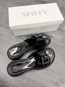Selling new slippers at a cheap price 🩴