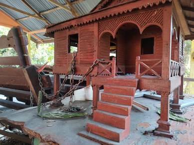 Rumah hiasan kayu