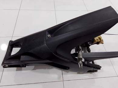FZ150i Swing Arm R15v2