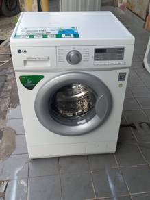 LG front load hot washer washing machine 7-kg