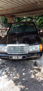 Mercedes Benz 230 230.6 in Gelugor, PNG