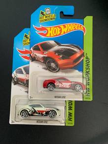 Hot Wheels Nissan 370Z Red Set