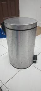 rubbish bin