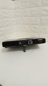 Epson PowerLite 1761W projector 2,600 Lumens 