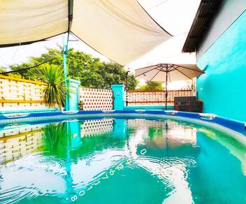 SN HOMESTAY SWIMMING POOL 6 Room USIM Nilai Sepang