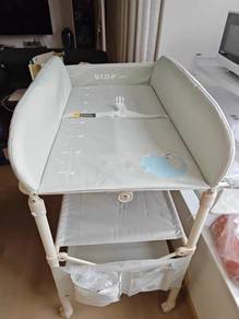 Ulop Diaper Changing station
