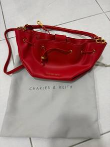 Beg CHARLES & KEITH
