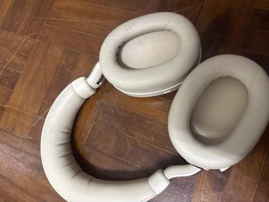 urgent selling jabra headphones !!
