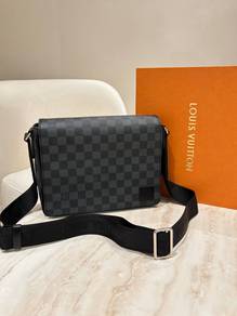Louis Vuitton District PM Messenger Canvas