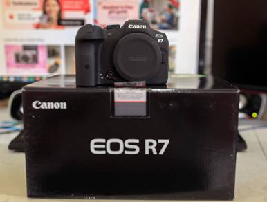 Canon R7 (99.9% new) SC < 200