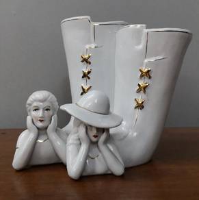 Boots planter pot gold white