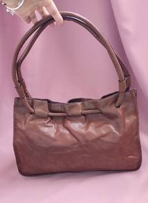 Shoulder or handcarry bag