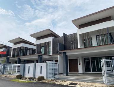Semi-Detached House For Sale in Durian Tunggal,MLK