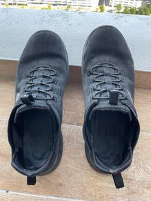 used black Skechers